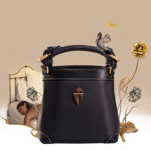 Cubo Mini Astal black leather Caroline De Marchi