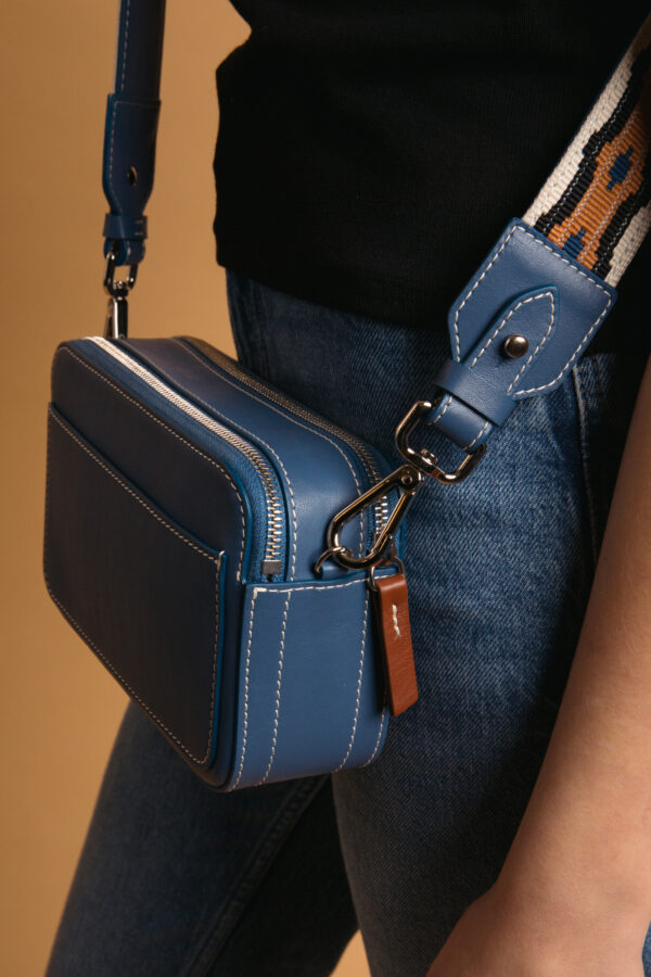 Bart blue bag Caroline De Marchi