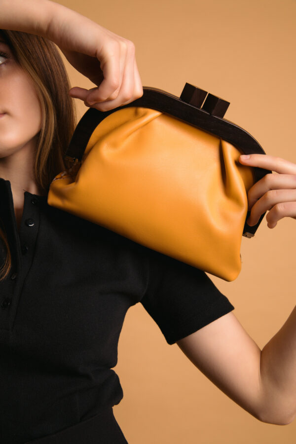 Joy clutch Caroline De Marchi