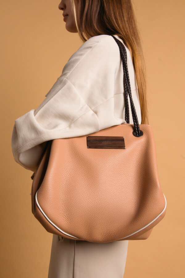 Lori beige bag in grained leather Caroline De Marchi