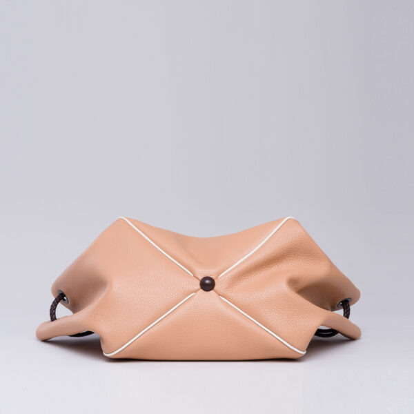 Lori Themis bag nude Caroline De Marchi