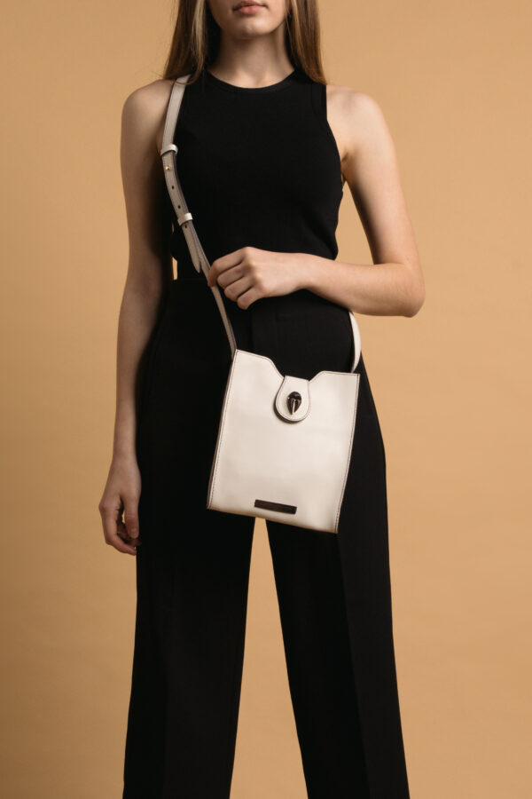 Raph Ariane white bag Caroline De Marchi