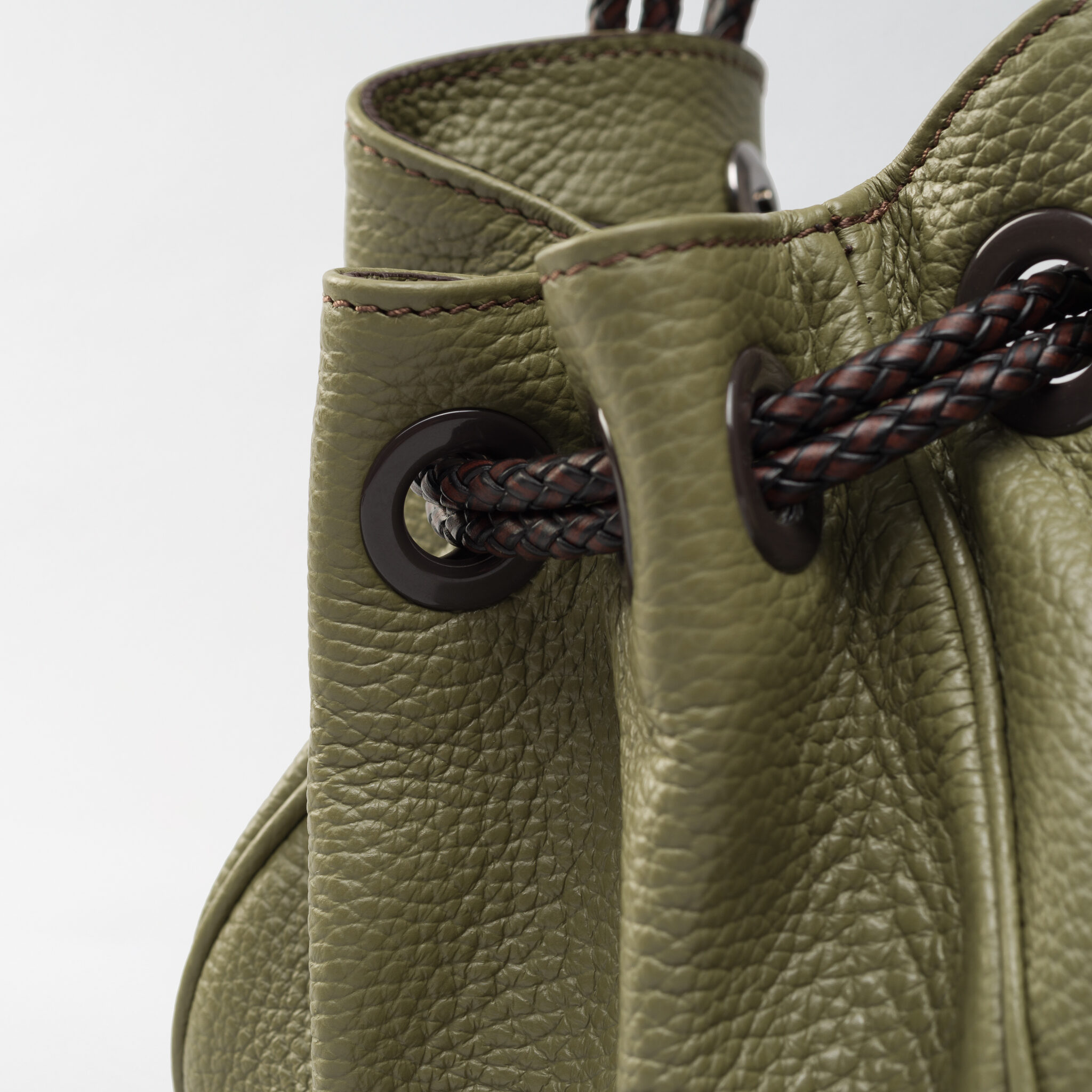 Lori Aldaron kaki leather bag Caroline De Marchi