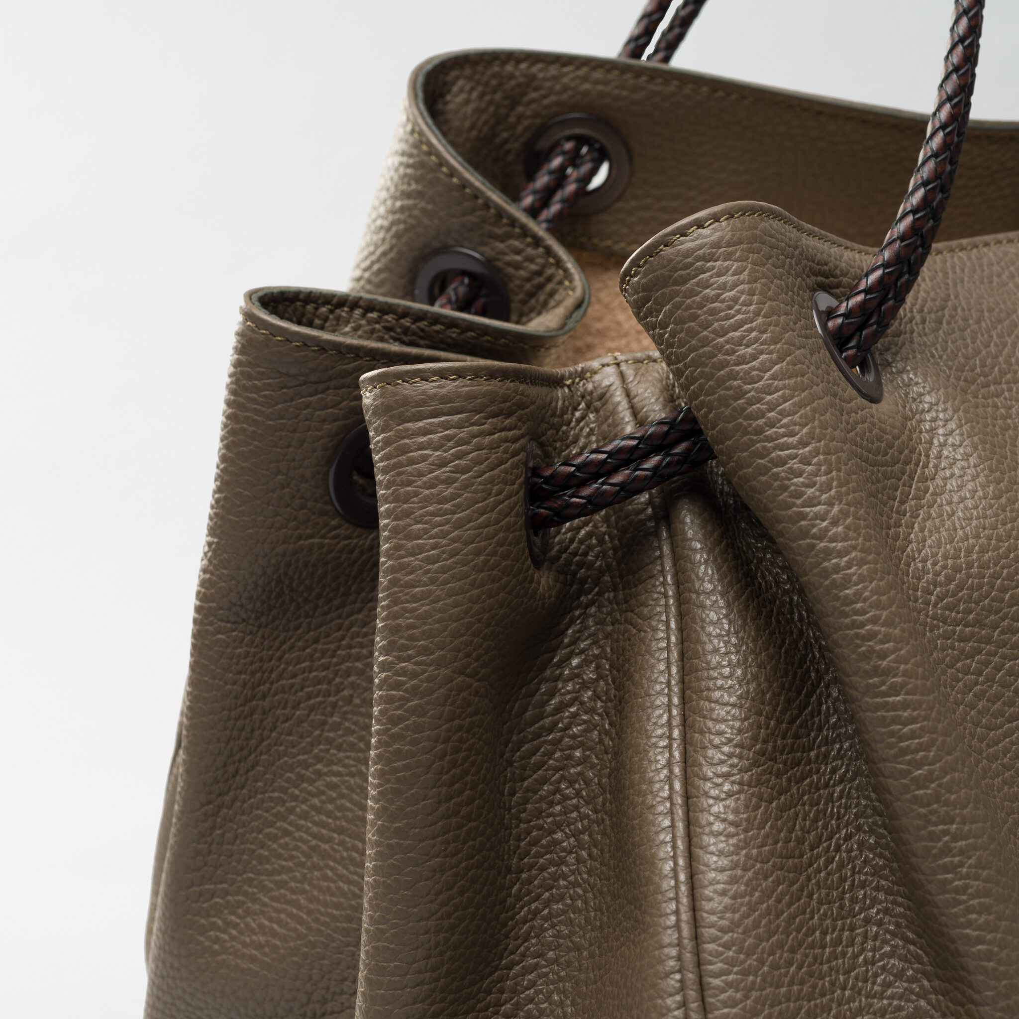 Lori Sindar grey beige leather bag Caroline De Marchi