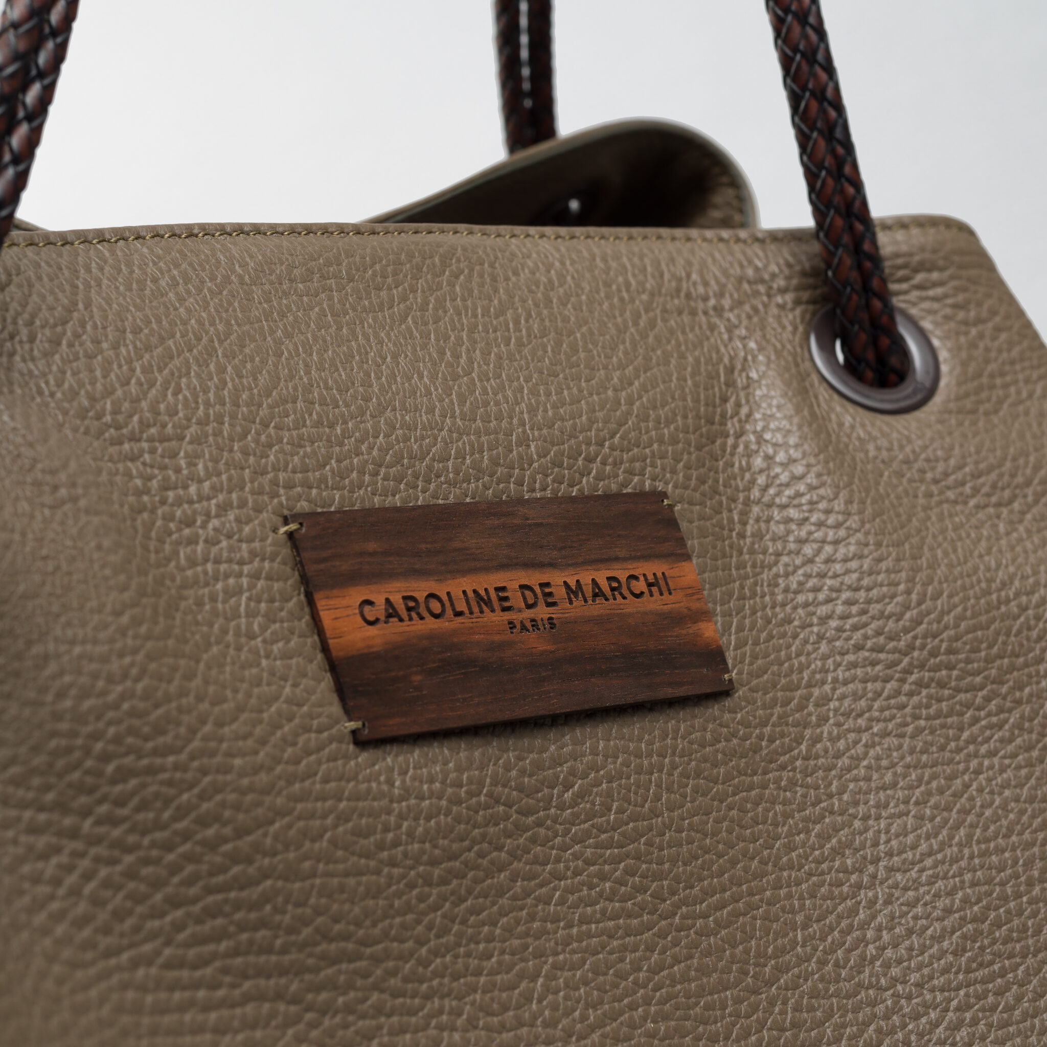 Lori Sindar grey beige leather bag Caroline De Marchi