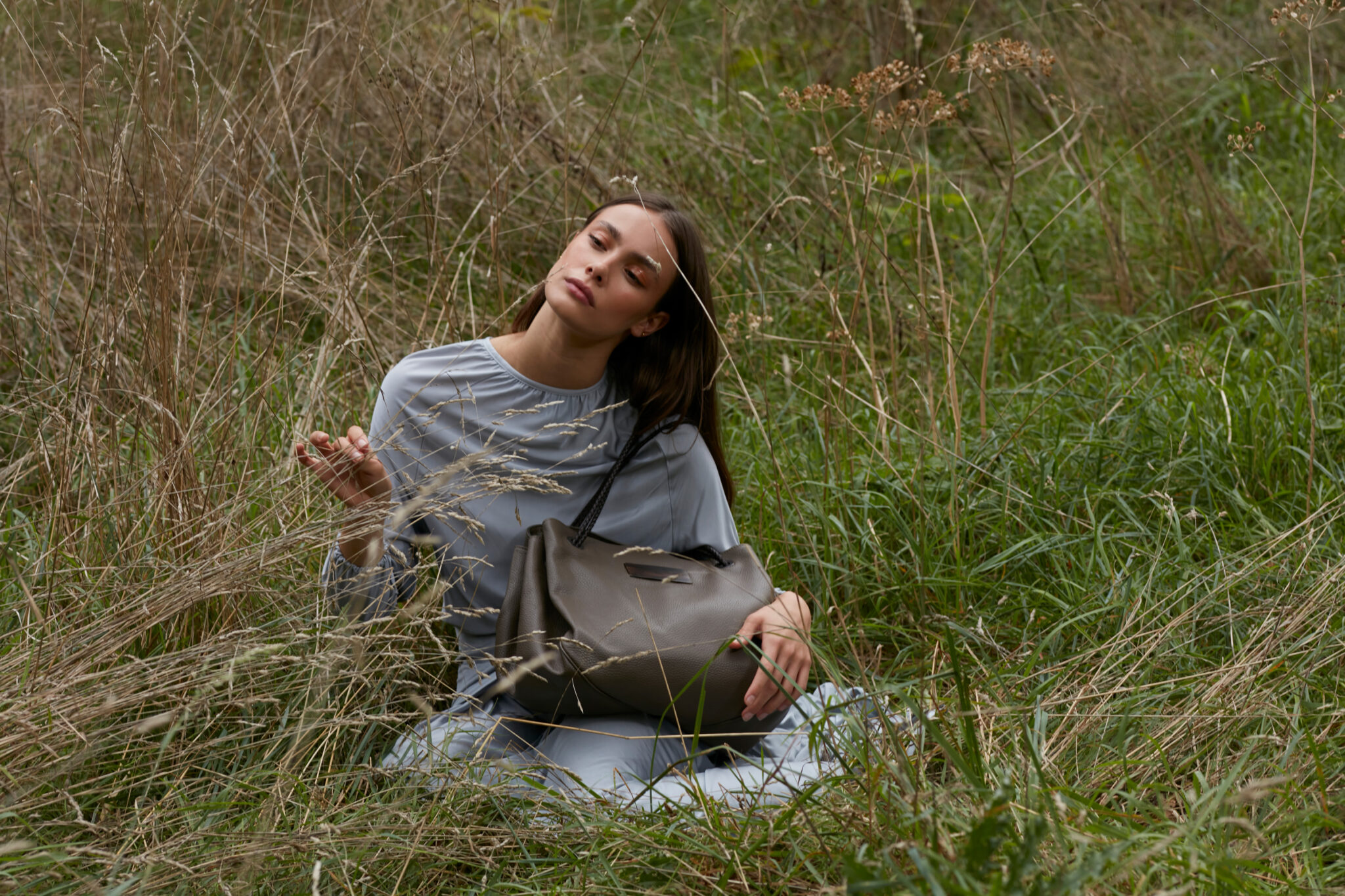 Lori Sindar grey beige leather bag Caroline De Marchi