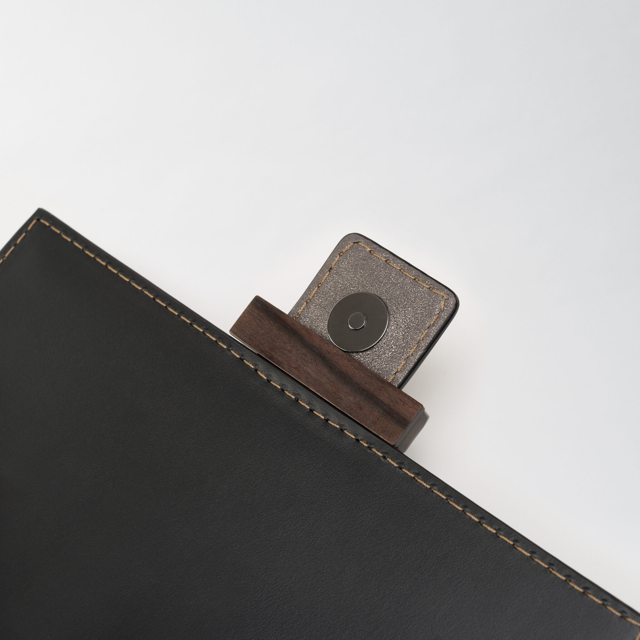 Reka Thalion medium bag black Caroline De Marchi