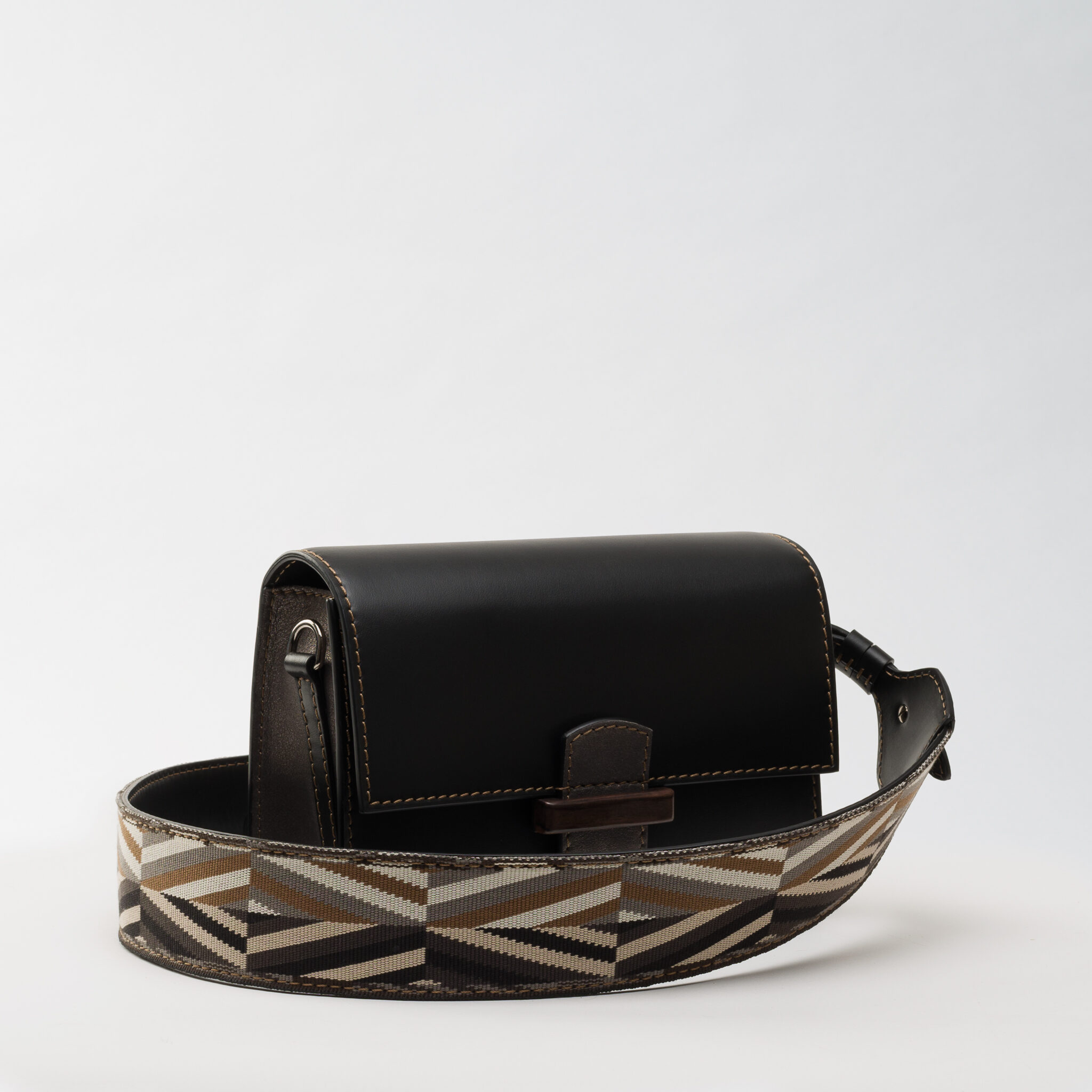 Reka Thalion medium bag black Caroline De Marchi