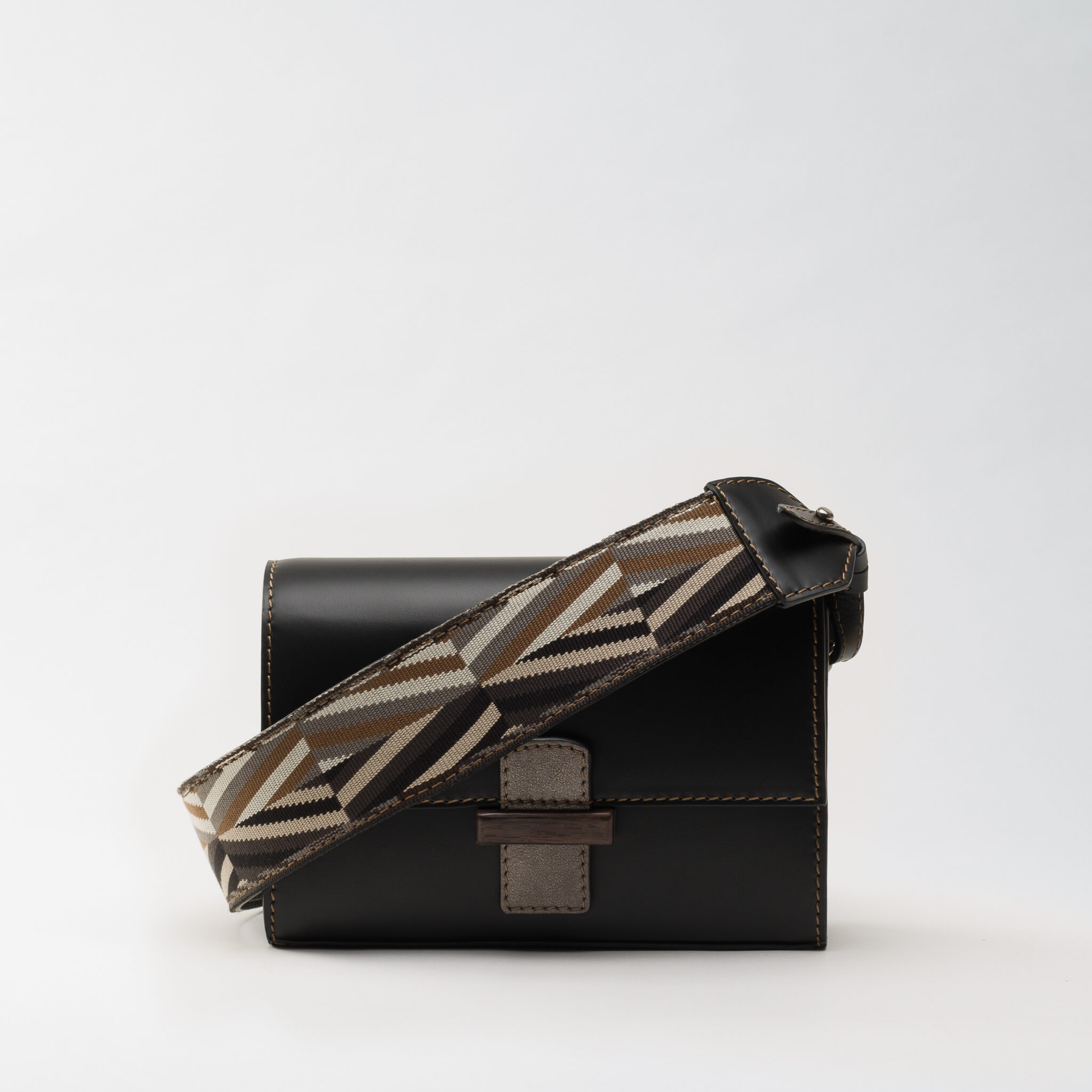 Reka Thalion medium bag black Caroline De Marchi