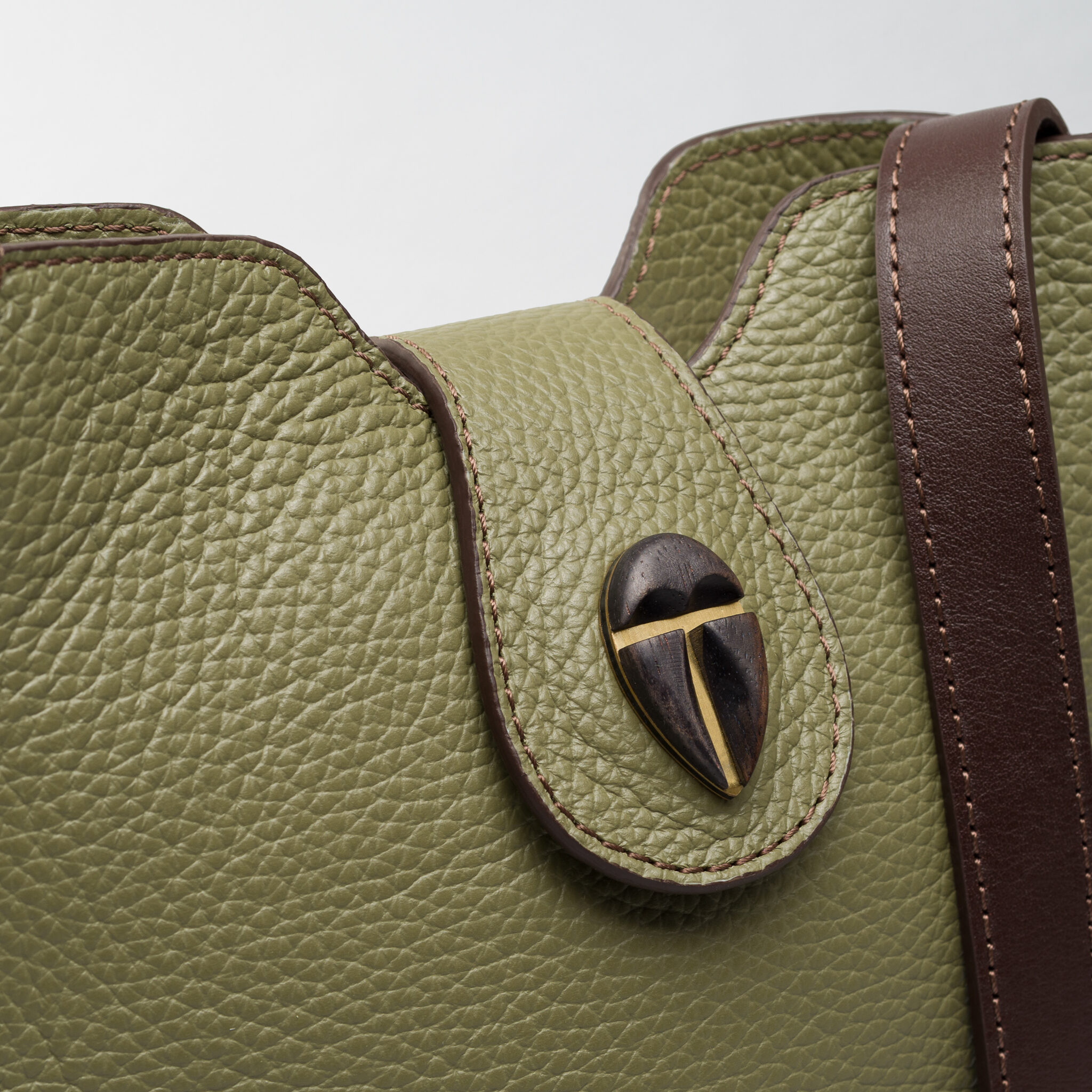 Raph Vanyar kaki leather bag Caroline De Marchi