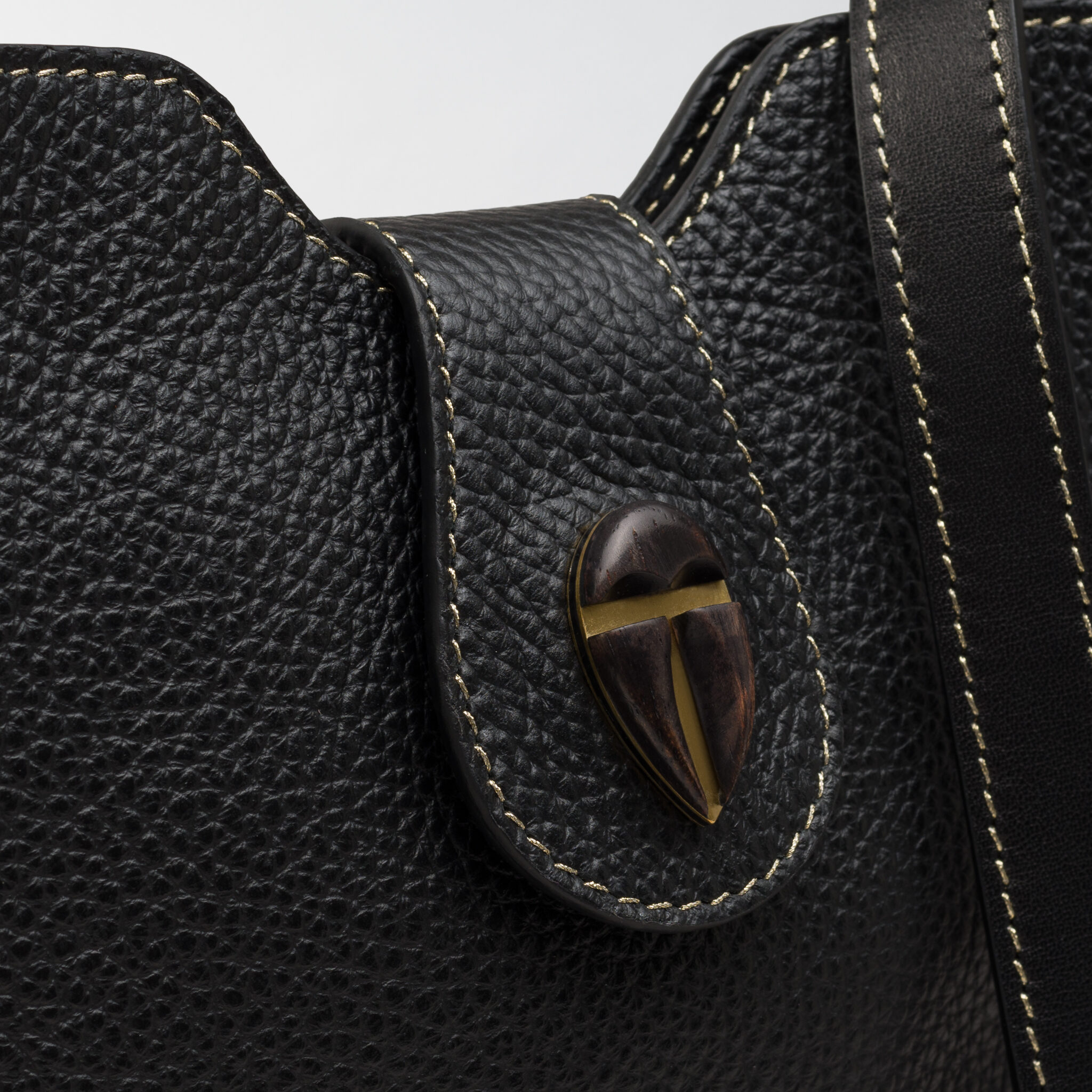 Raph Indis black leather bag Caroline De Marchi