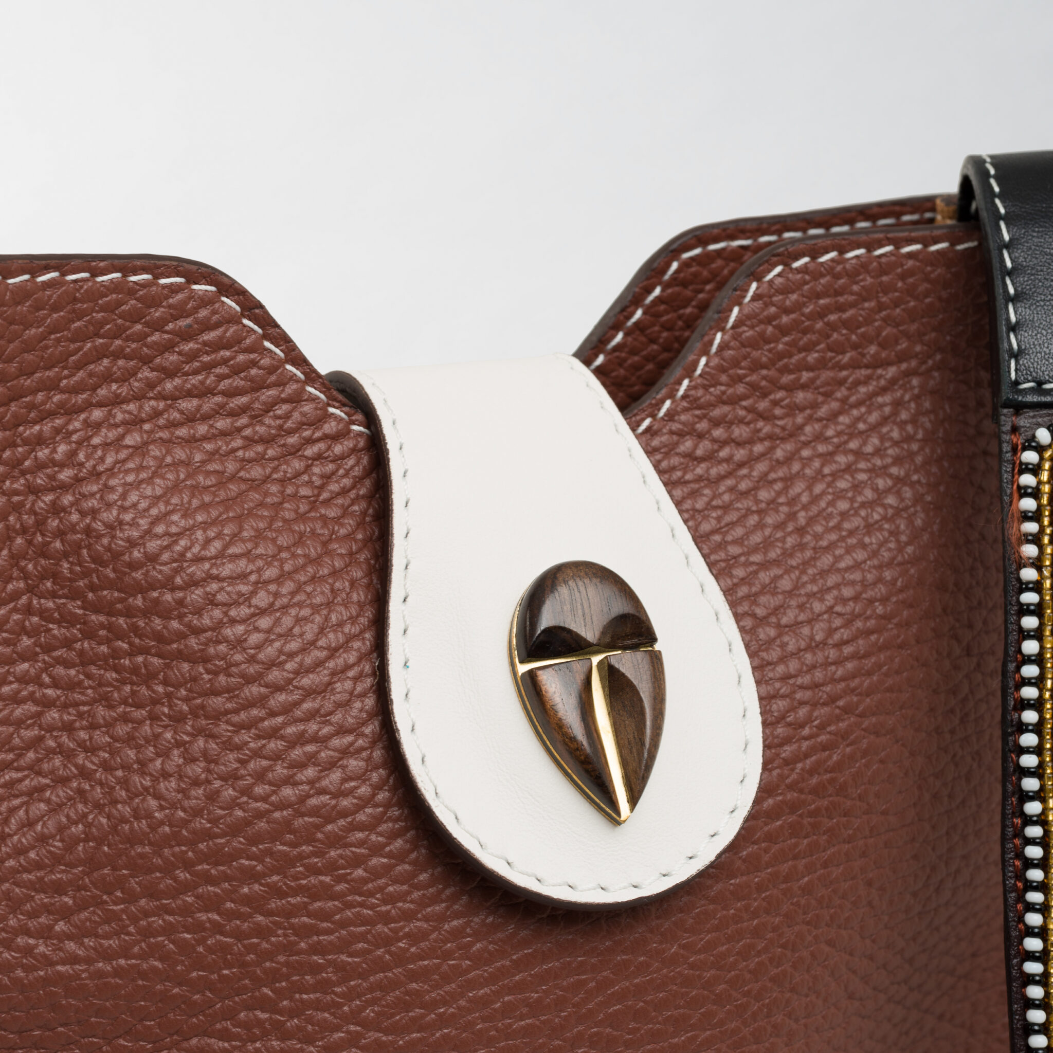 Raph Nala brown grained leather bag Caroline De Marchi